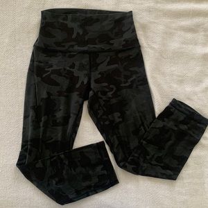 Lululemon Align Pant 21” green camo, size 4